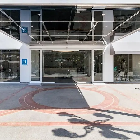 Apartahotel B51 Executive Flats 4*