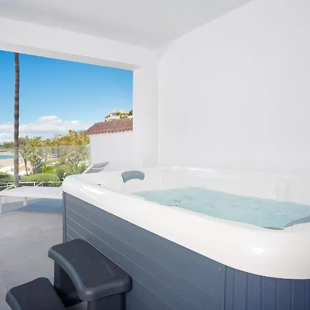 B51 Executive Flats Aparthotel 4*