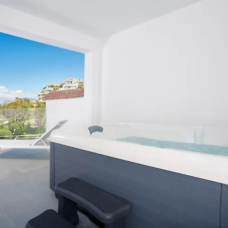 B51 Executive Flats 4*