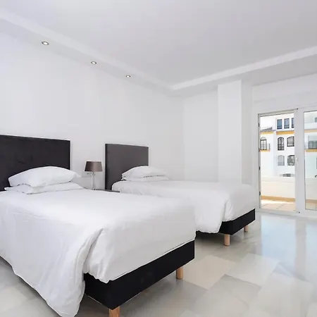 B51 Executive Flats 4*