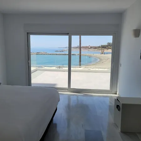 B51 Executive Flats Aparthotel 4*