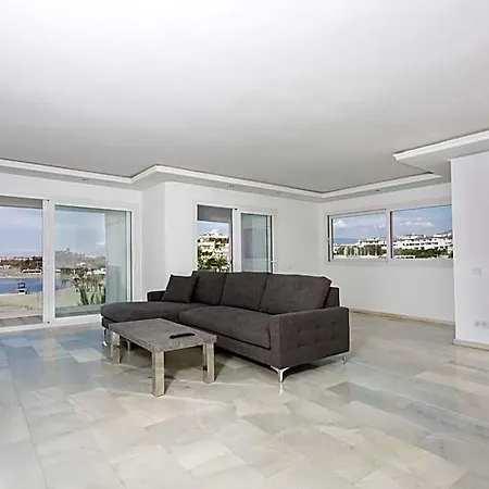 B51 Executive Flats Aparthotel 4*