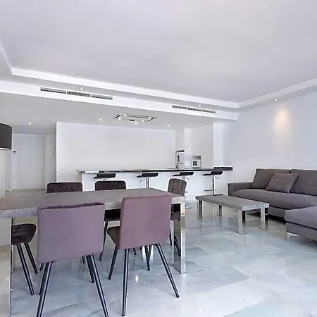 B51 Executive Flats 4*