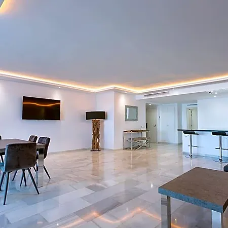 B51 Executive Flats Aparthotel