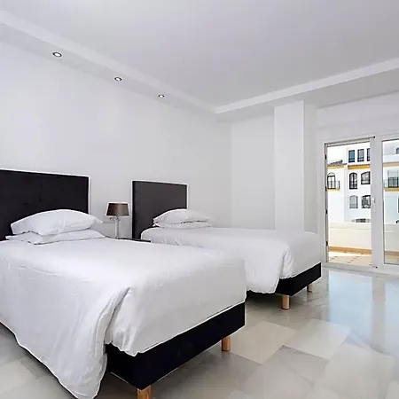 B51 Executive Flats 4* Marbella