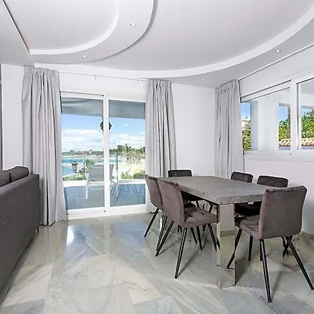 B51 Executive Flats Aparthotel