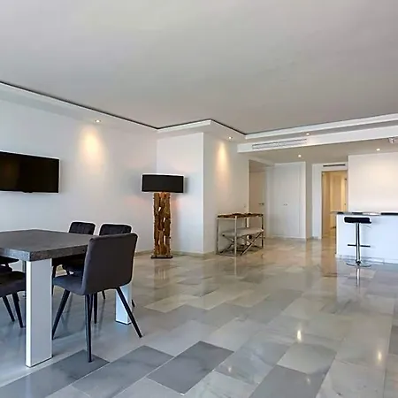 B51 Executive Flats Aparthotel