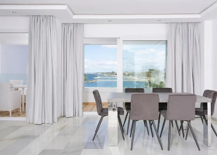 Apartmanhotel B51 Executive Flats 4*