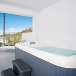 B51 Executive Flats Aparthotel 4*