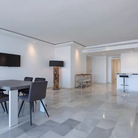 B51 Executive Flats מארבלה
