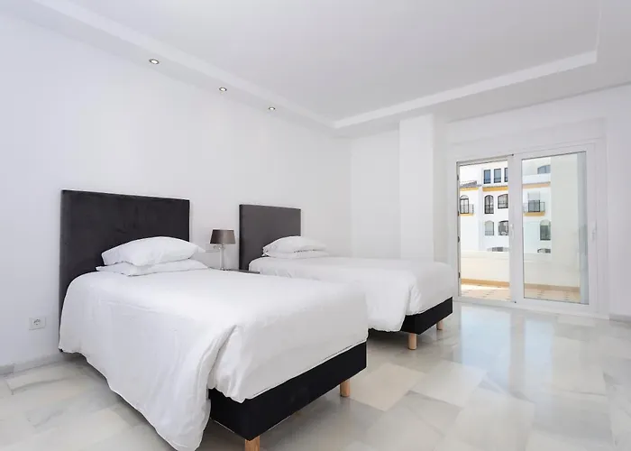 B51 Executive Flats 4*